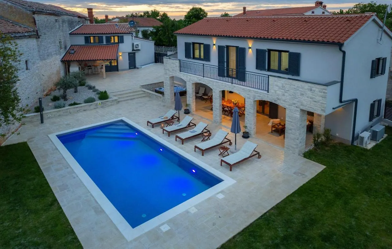 Villa Ajda With Heated Privat Pool, Jacuzzi, Sauna, 4 Bedroom, 4 Bathroom Svetvincenat